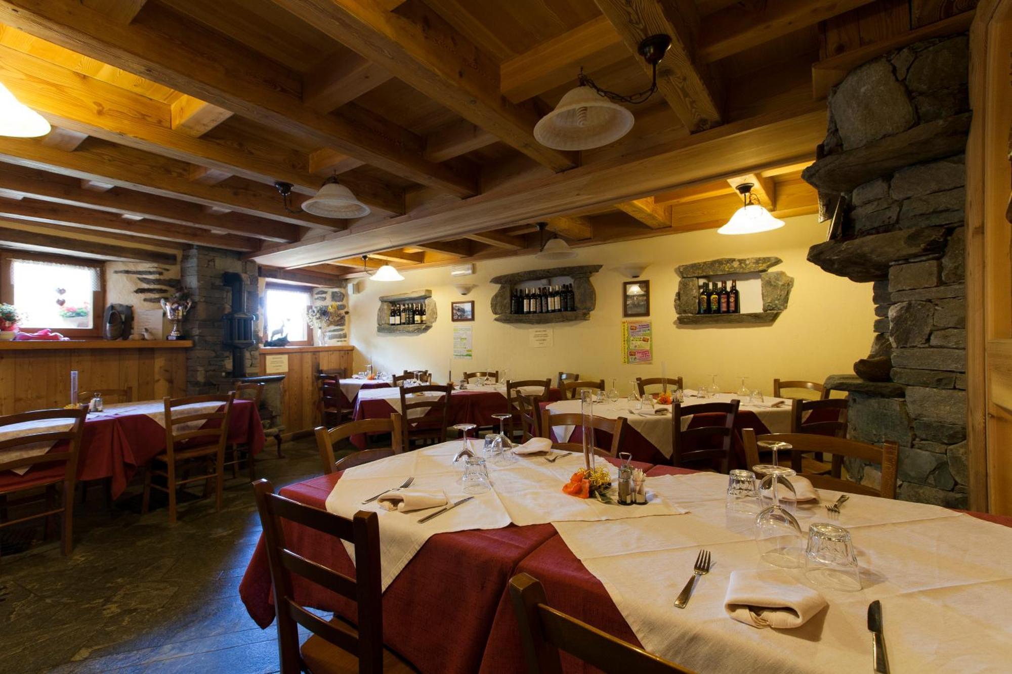 L' Aroula Rooms & Restaurant シャンポルク エクステリア 写真